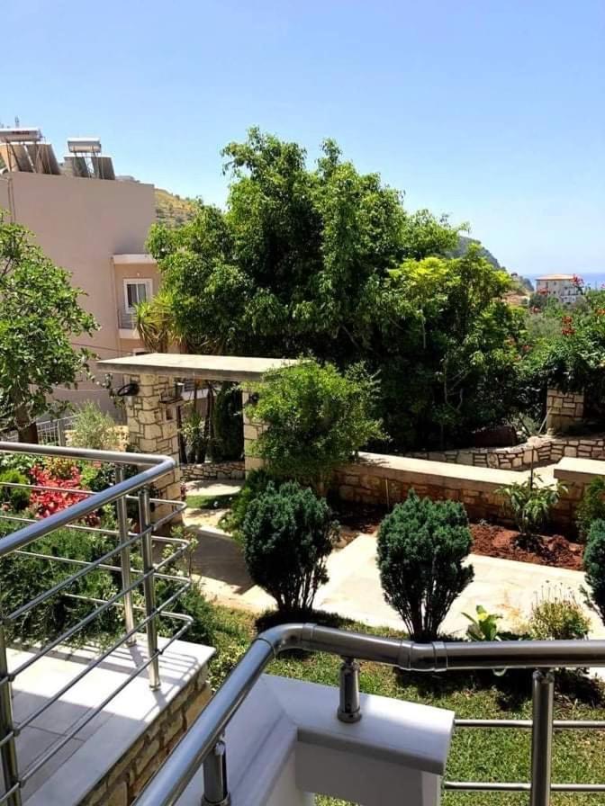Spyridoula'S Guest House Himare Eksteriør bilde