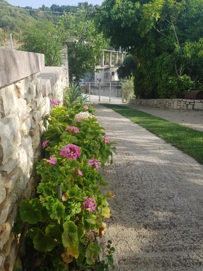 Spyridoula'S Guest House Himare Eksteriør bilde